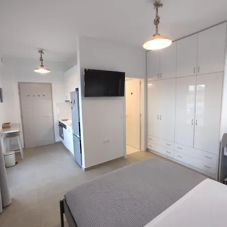 Orion Sea View Apartment Parasporos